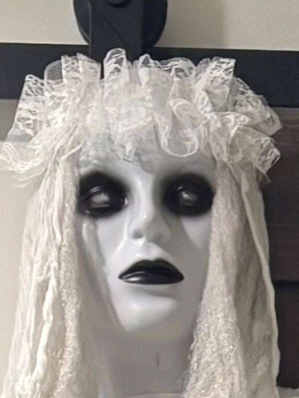 Light Up / Talking Spooky Ghost Bride